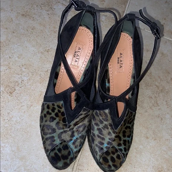 NWOB ALAIA Pony-Style Calfskin Sandals in Multicolor - Picture 3 of 6